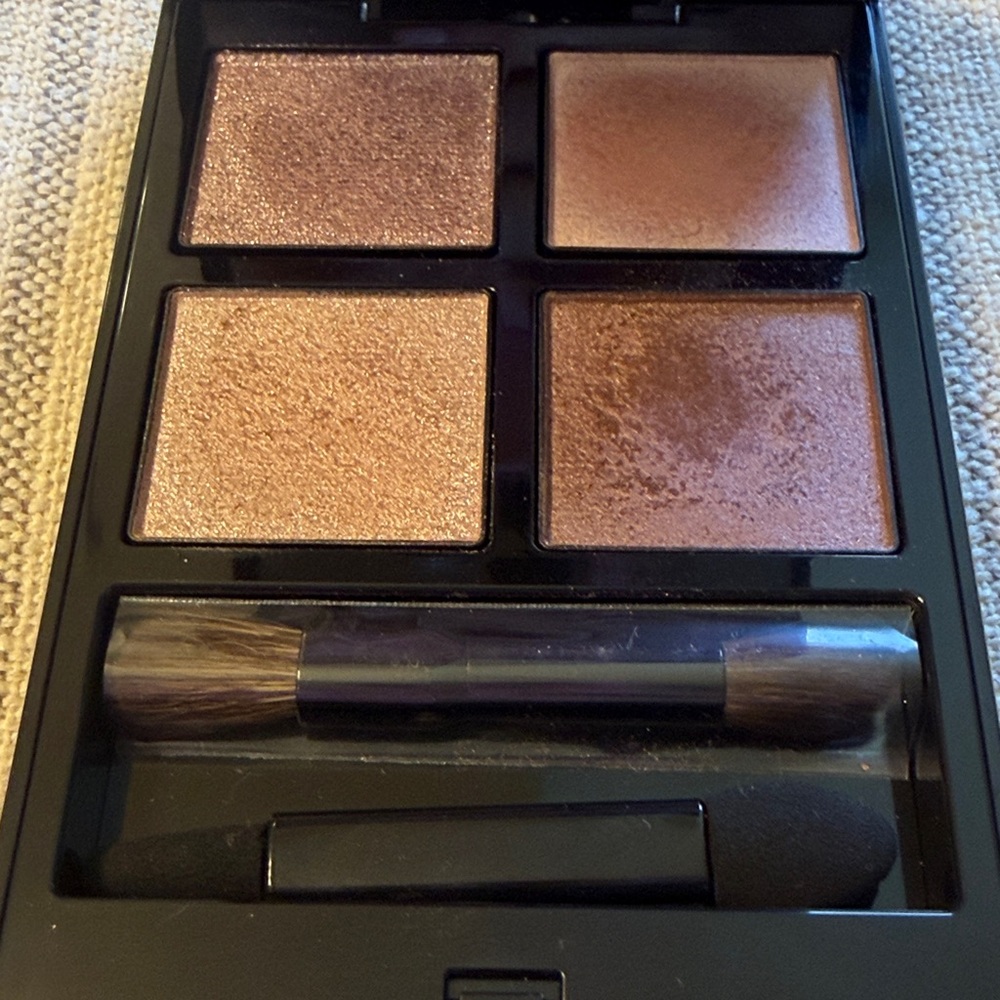 AddictionTokyo eyeshadow palette 008 Miss Mauve